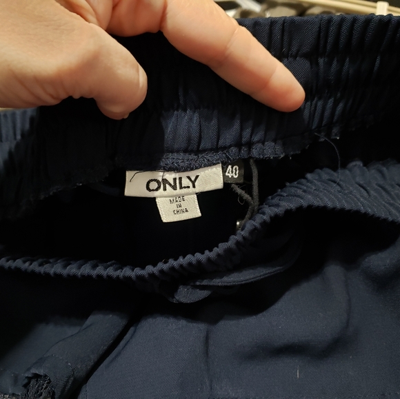 Only shorts. European sizing so size 40 = large, navy blue - Picture 2 of 2